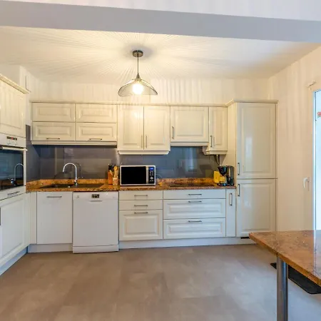 Apartment Le Goeland By Interhome Frejus